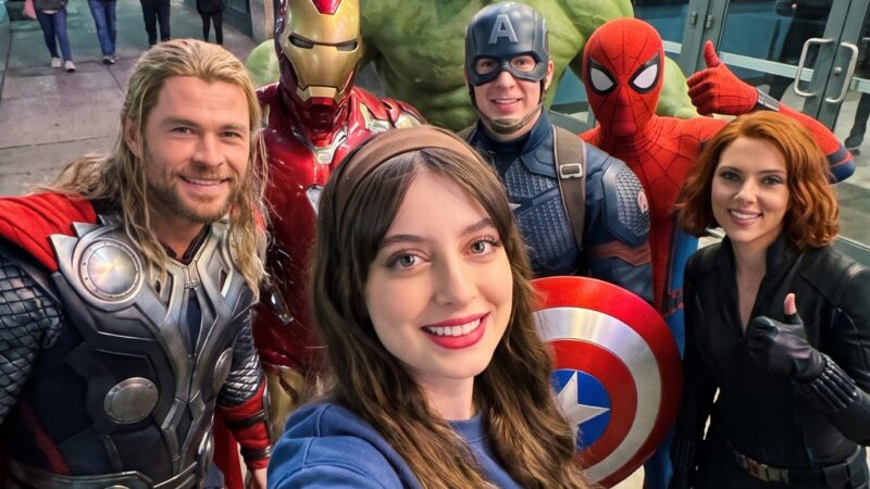 پرامپت عکس یادگاری با Avengers